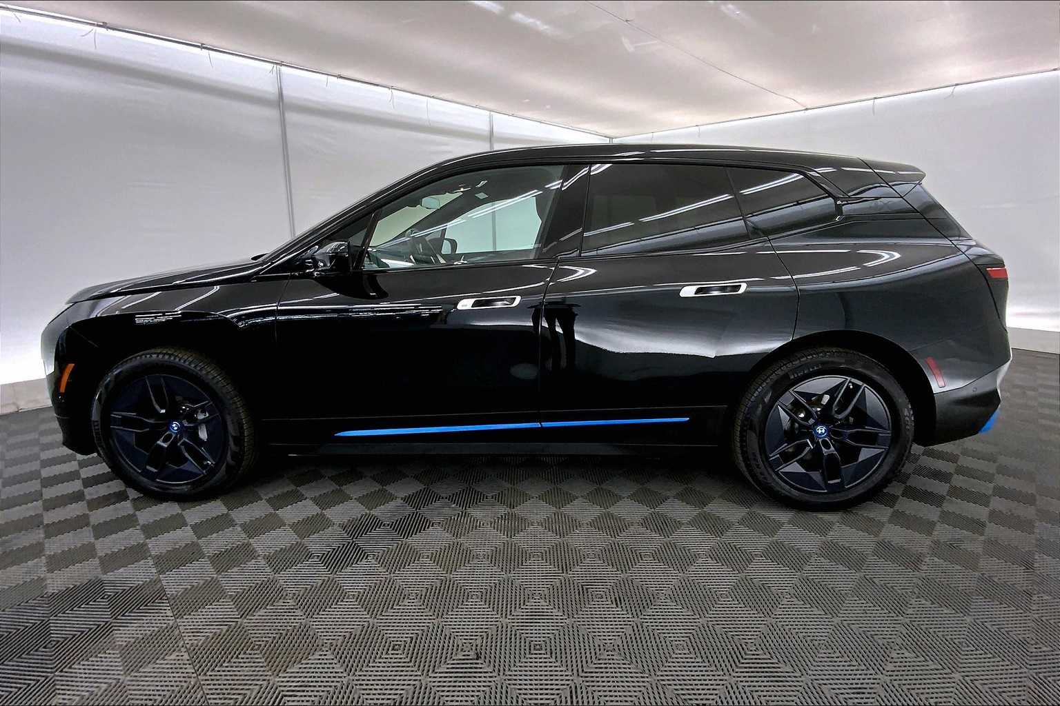 Thumbnail: 2024 BMW iX - 3