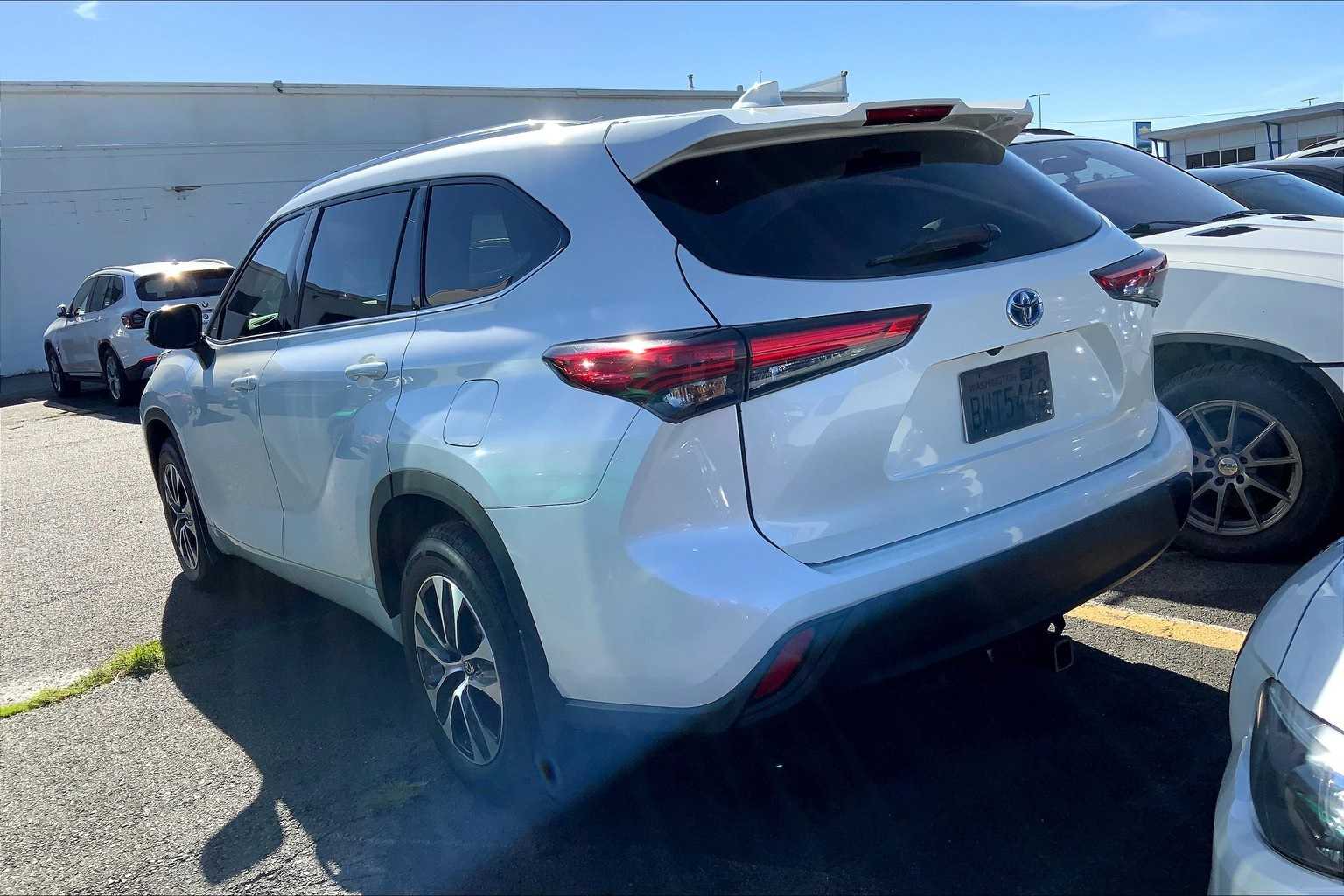 2021 Toyota Highlander Hybrid XLE photo 4