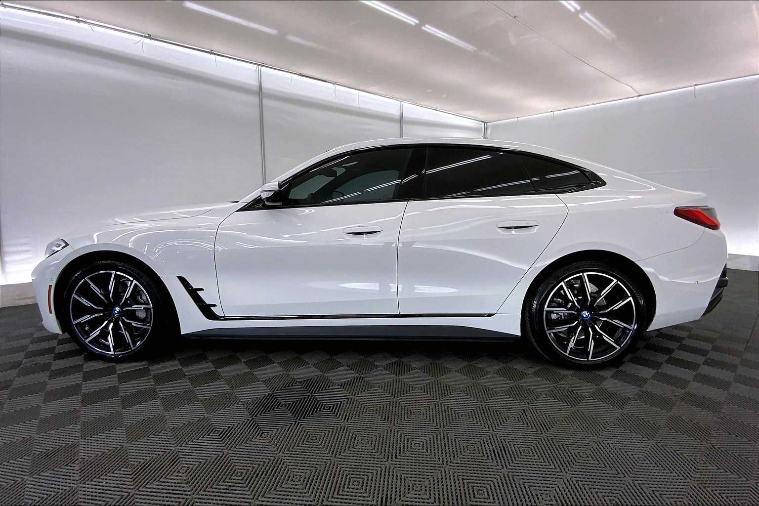Thumbnail: 2022 BMW i4 - 4