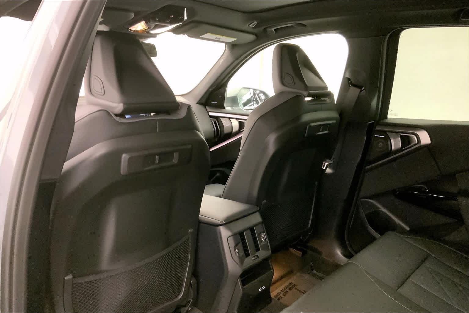 Thumbnail: 2026 BMW X3 - 12