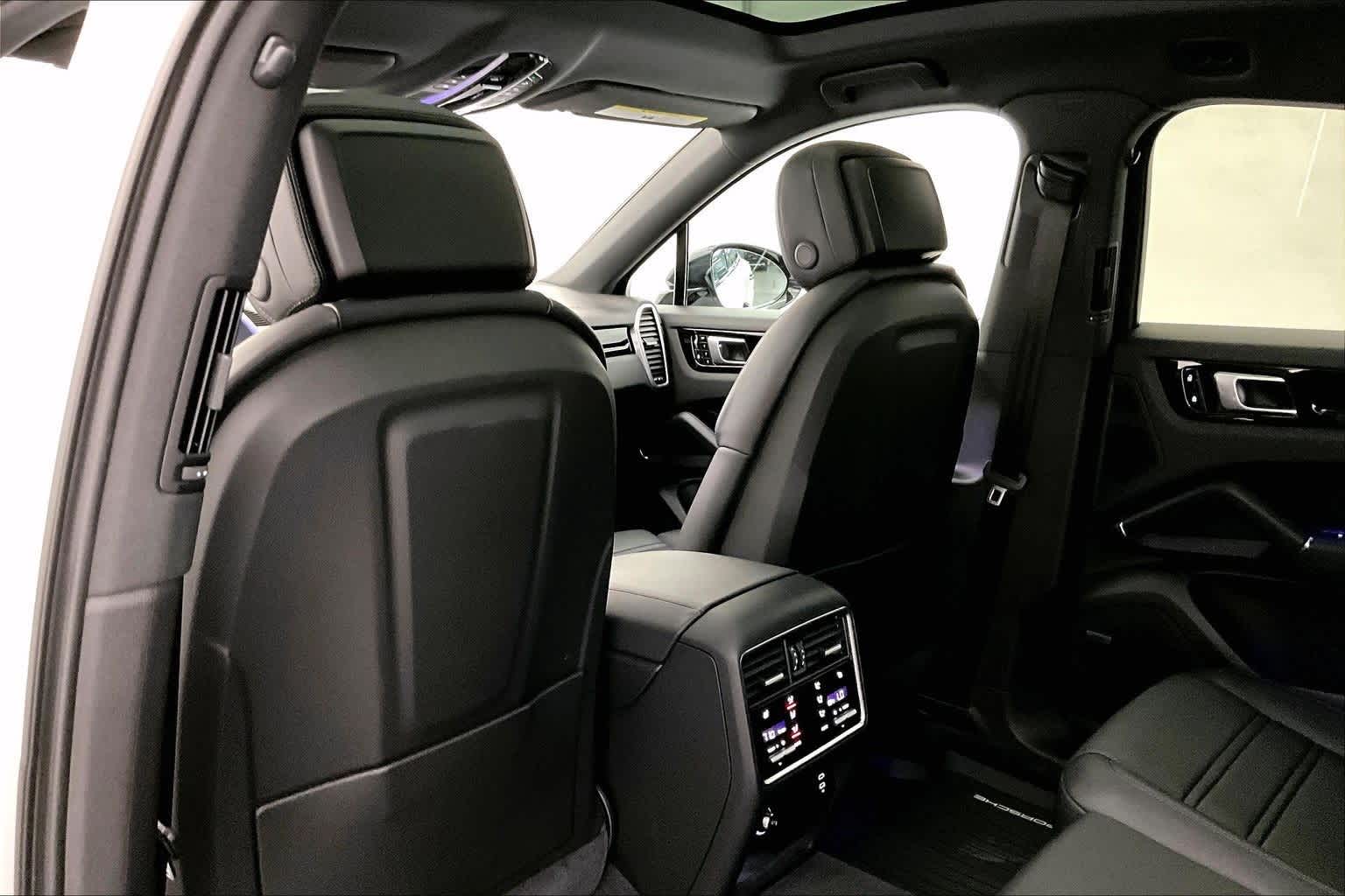 Thumbnail: 2021 Porsche Cayenne - 12