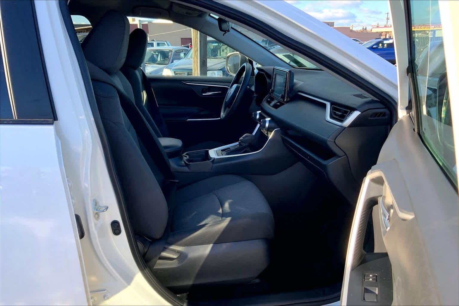 Thumbnail: 2021 Toyota RAV4 - 14