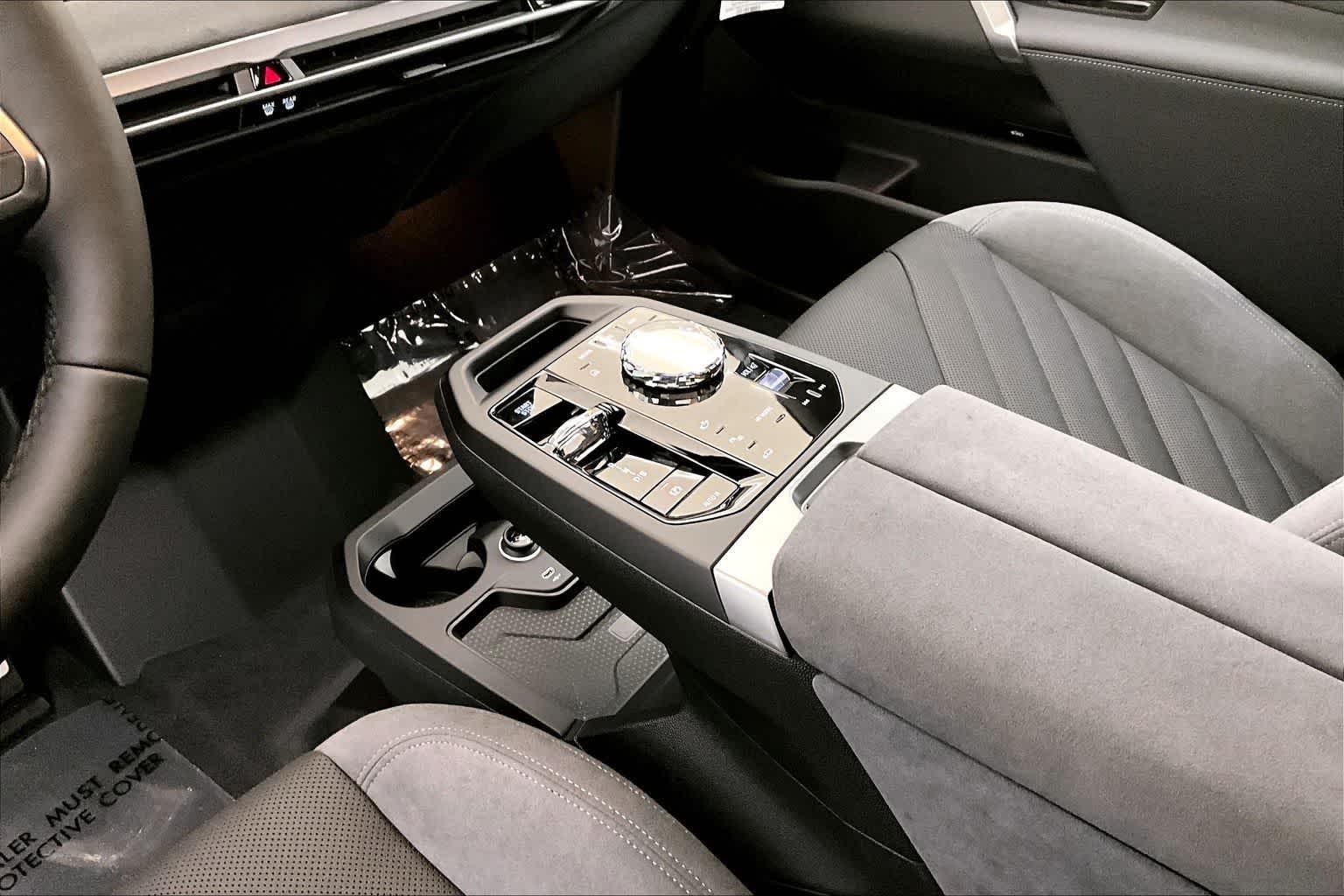 Thumbnail: 2026 BMW iX - 17