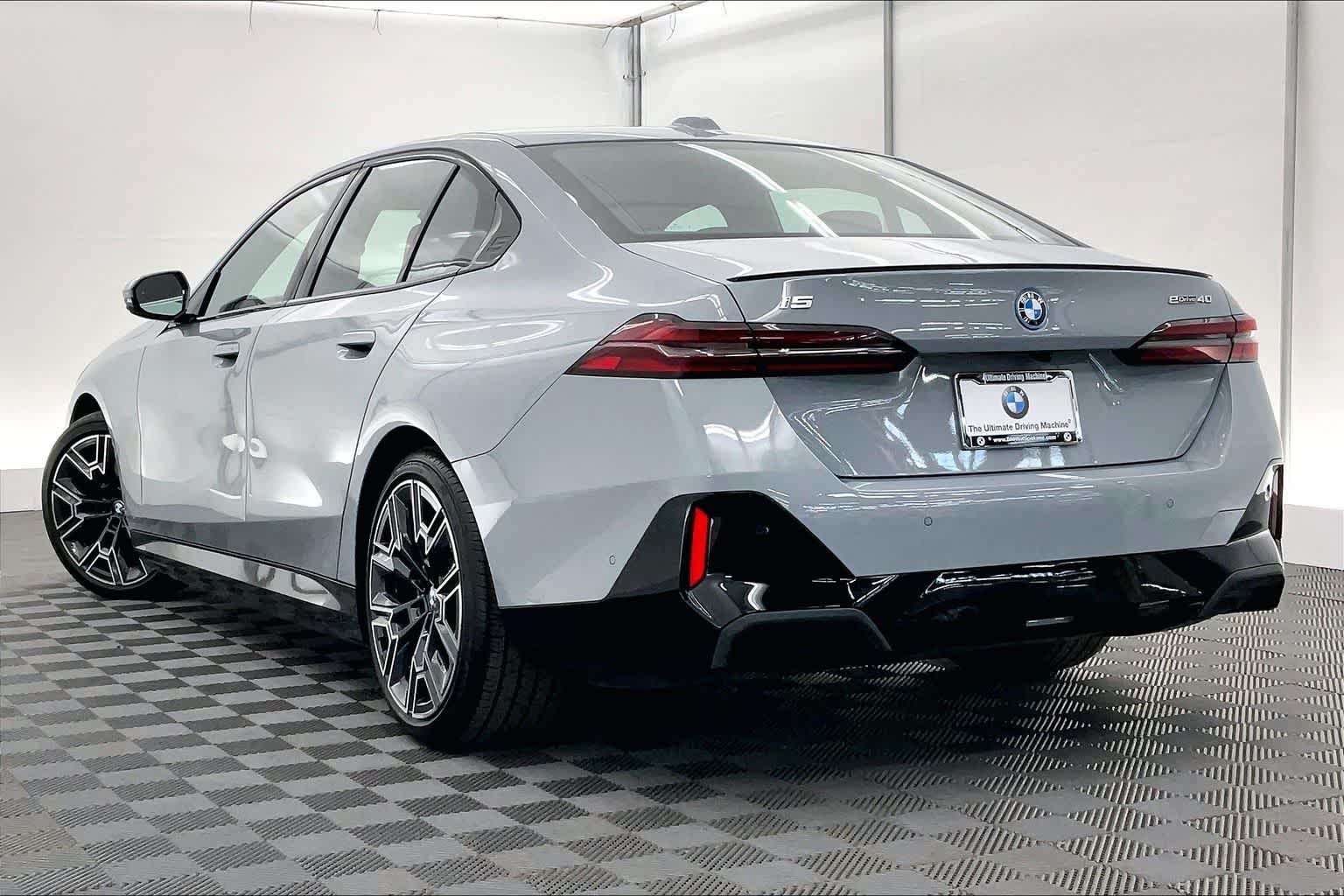 Thumbnail: 2026 BMW i5 - 4