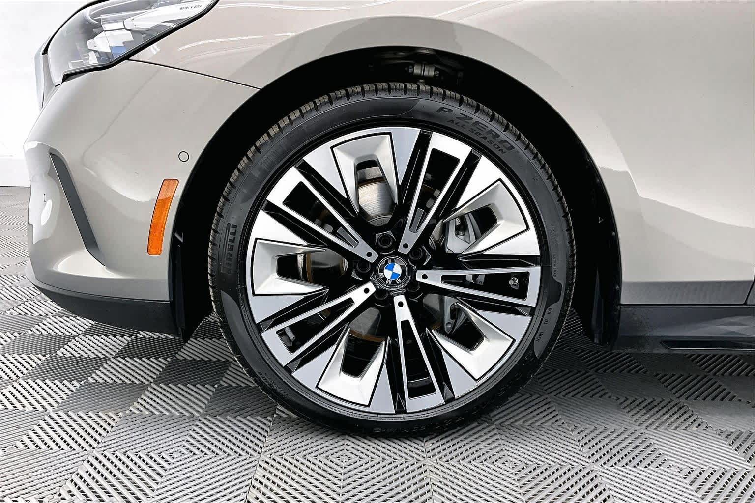 Thumbnail: 2026 BMW 5 Series - 8