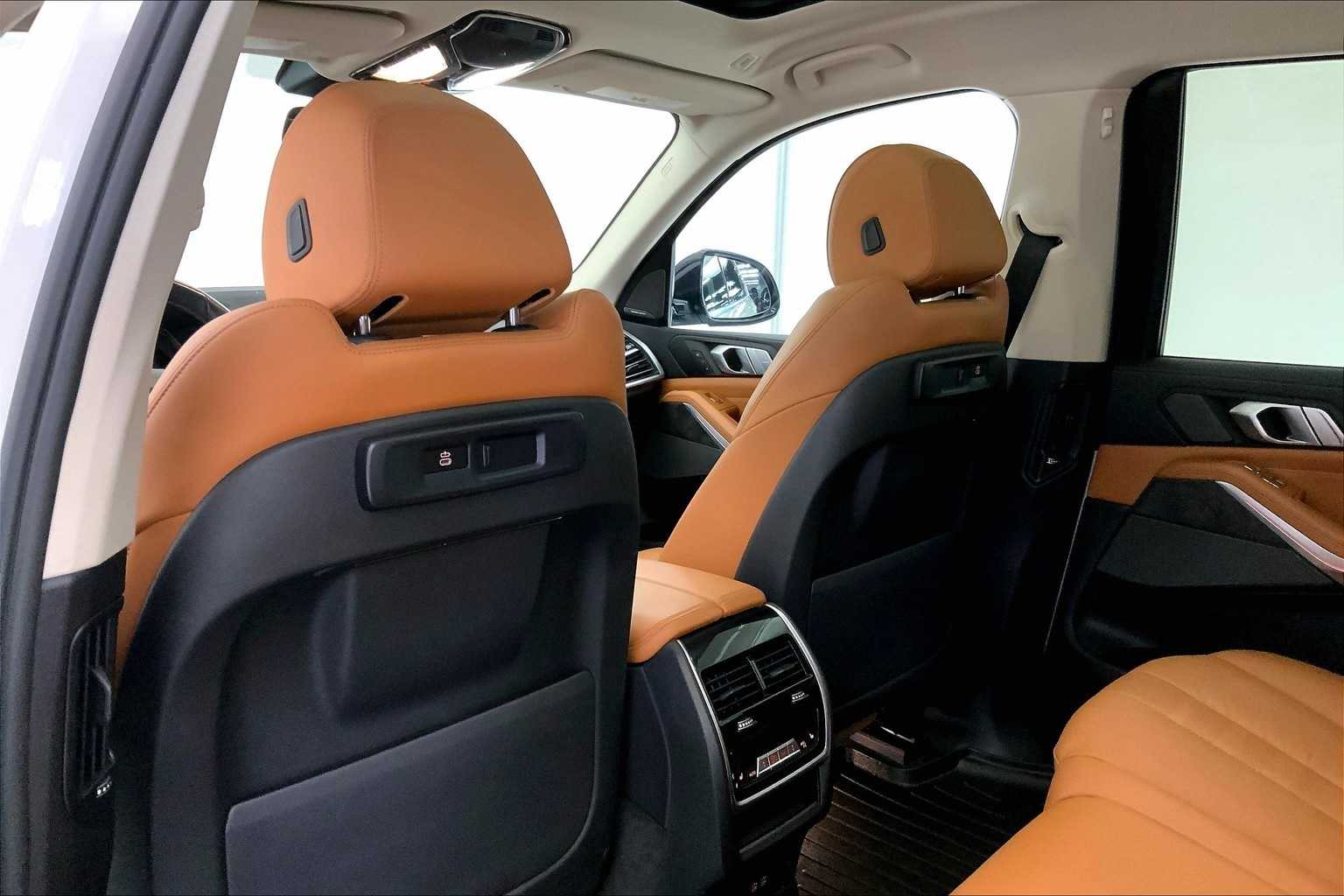 Thumbnail: 2021 BMW X7 - 12