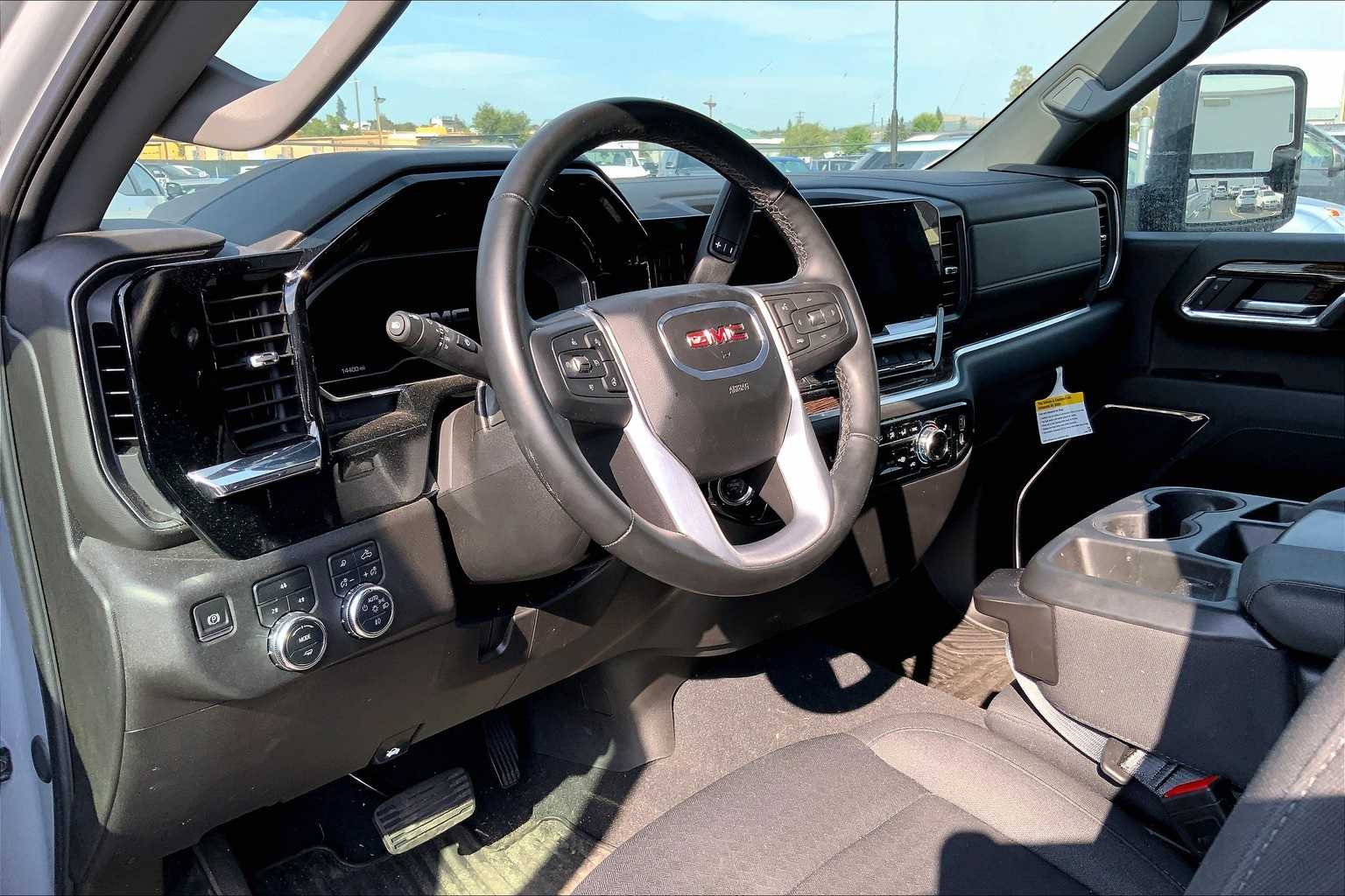 Thumbnail: 2024 GMC Sierra 2500 - 2