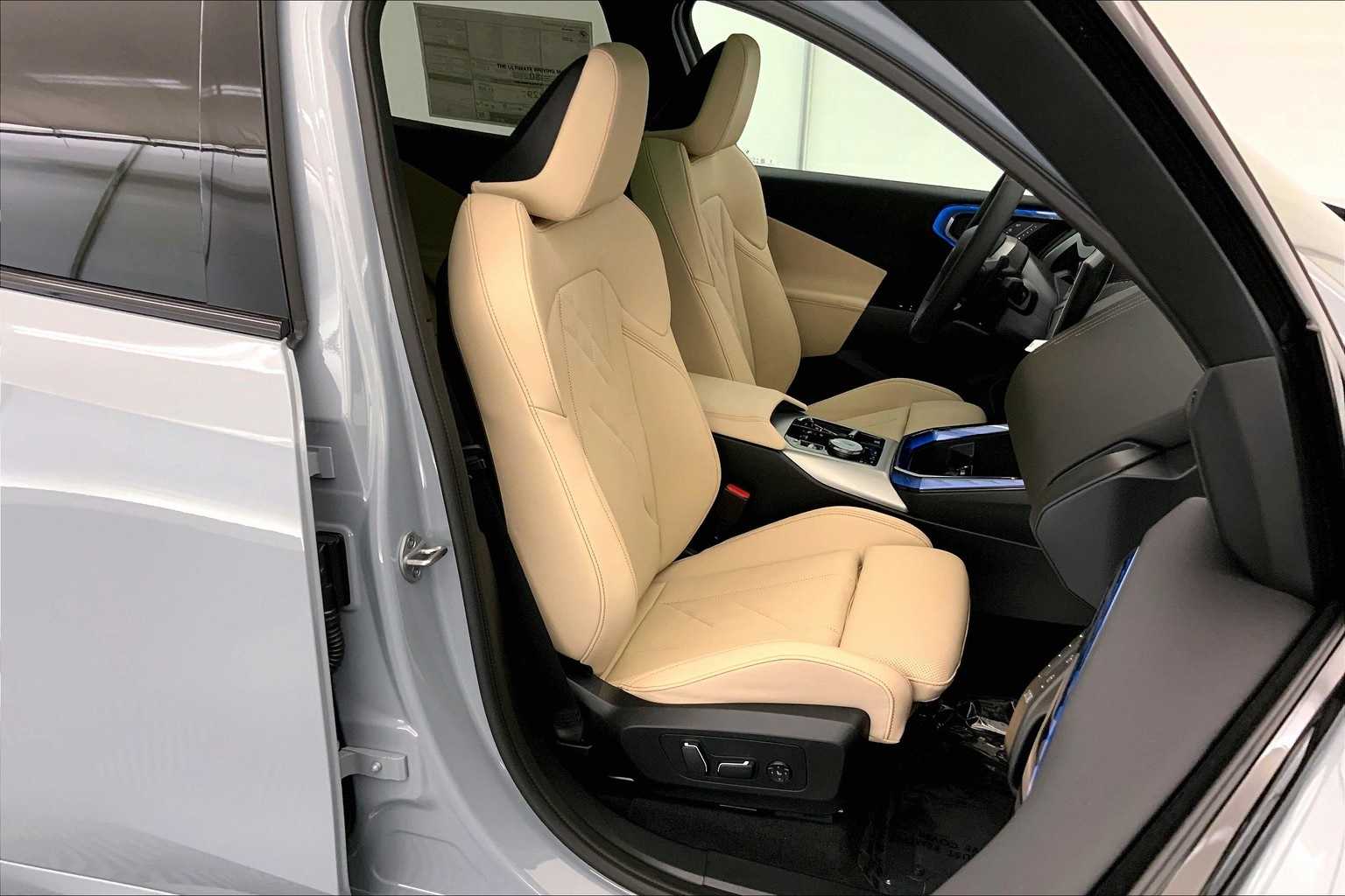 Thumbnail: 2025 BMW X3 - 14