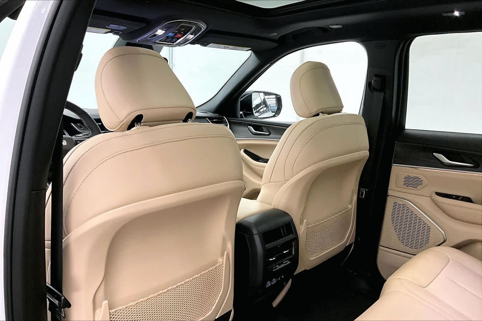 Thumbnail: 2023 Jeep Grand Cherokee - 12