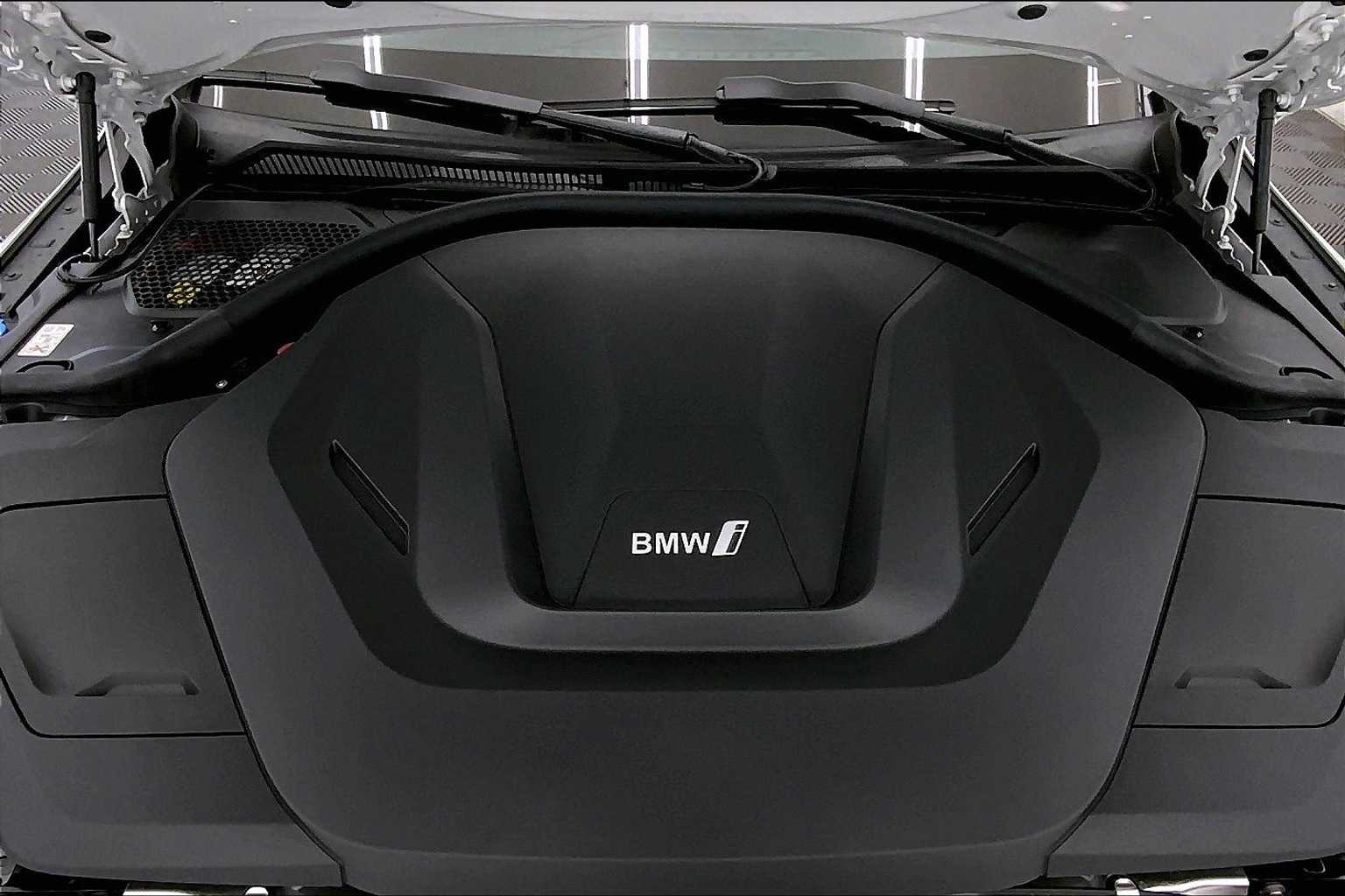 Thumbnail: 2025 BMW i4 - 9