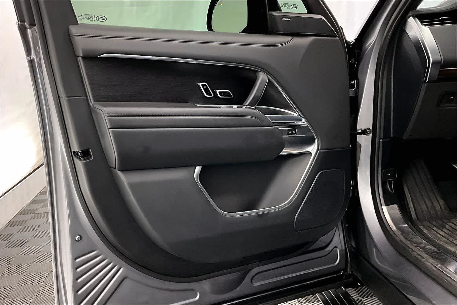 Thumbnail: 2023 Land Rover Range Rover - 27