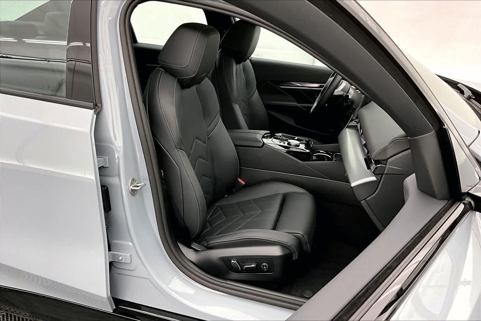 Thumbnail: 2026 BMW i5 - 13