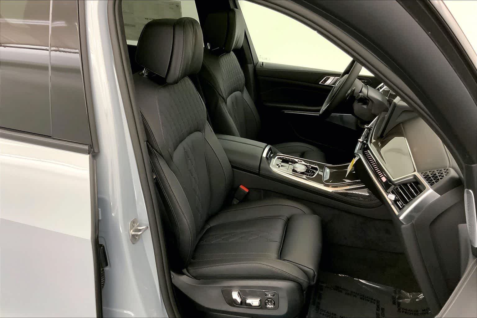 Thumbnail: 2026 BMW X7 - 14