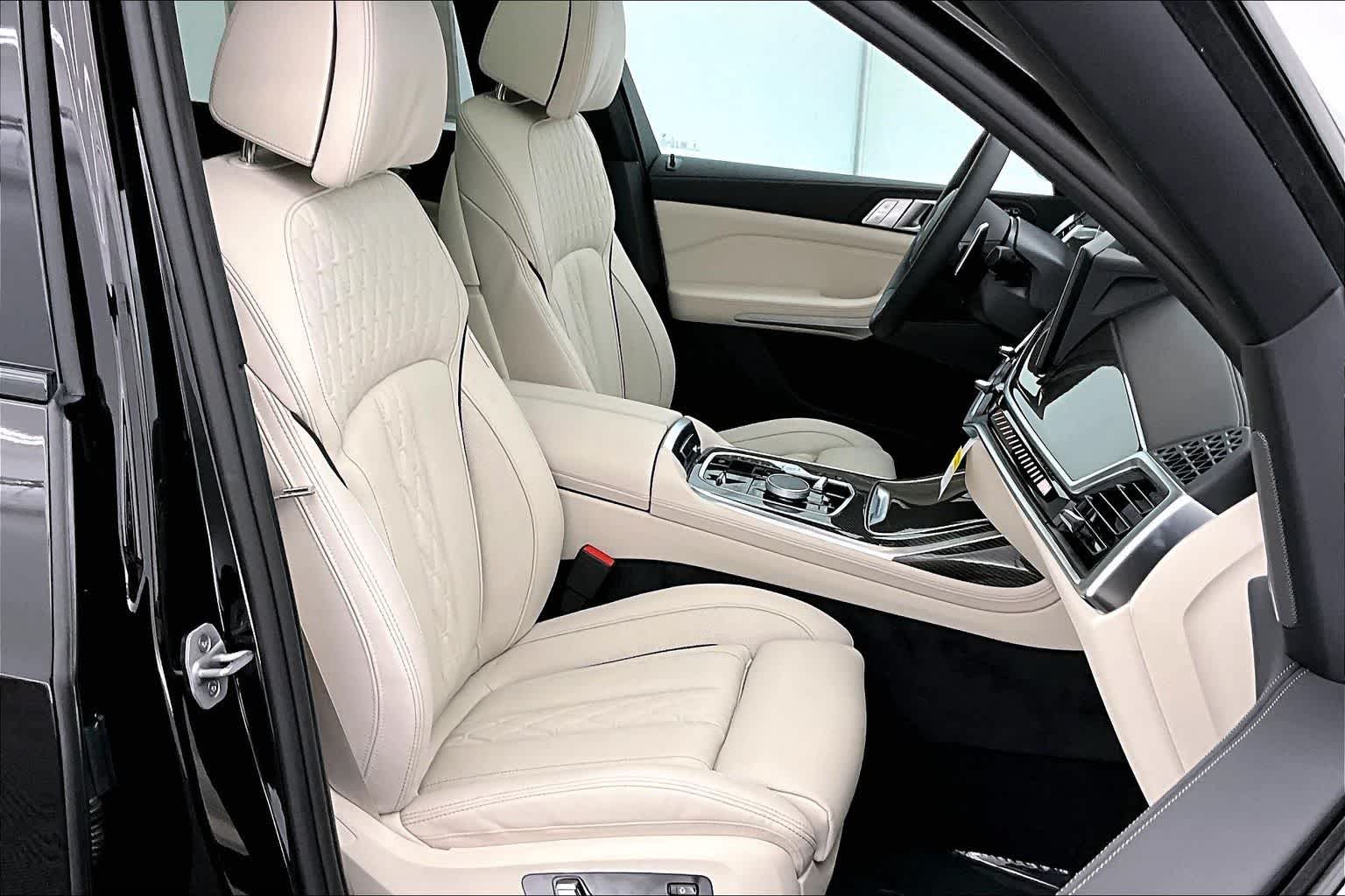 Thumbnail: 2026 BMW X7 - 14