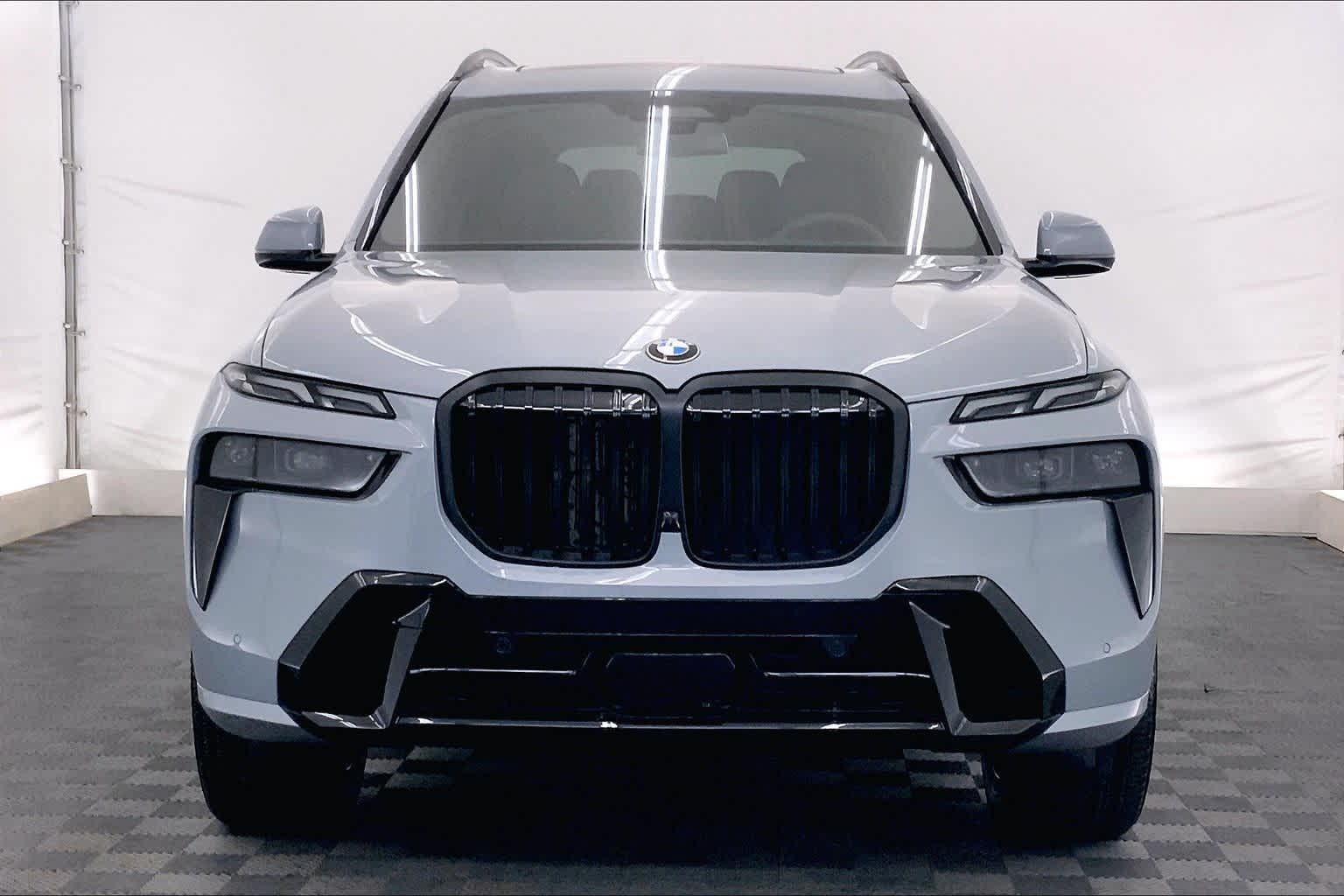 Thumbnail: 2026 BMW X7 - 6