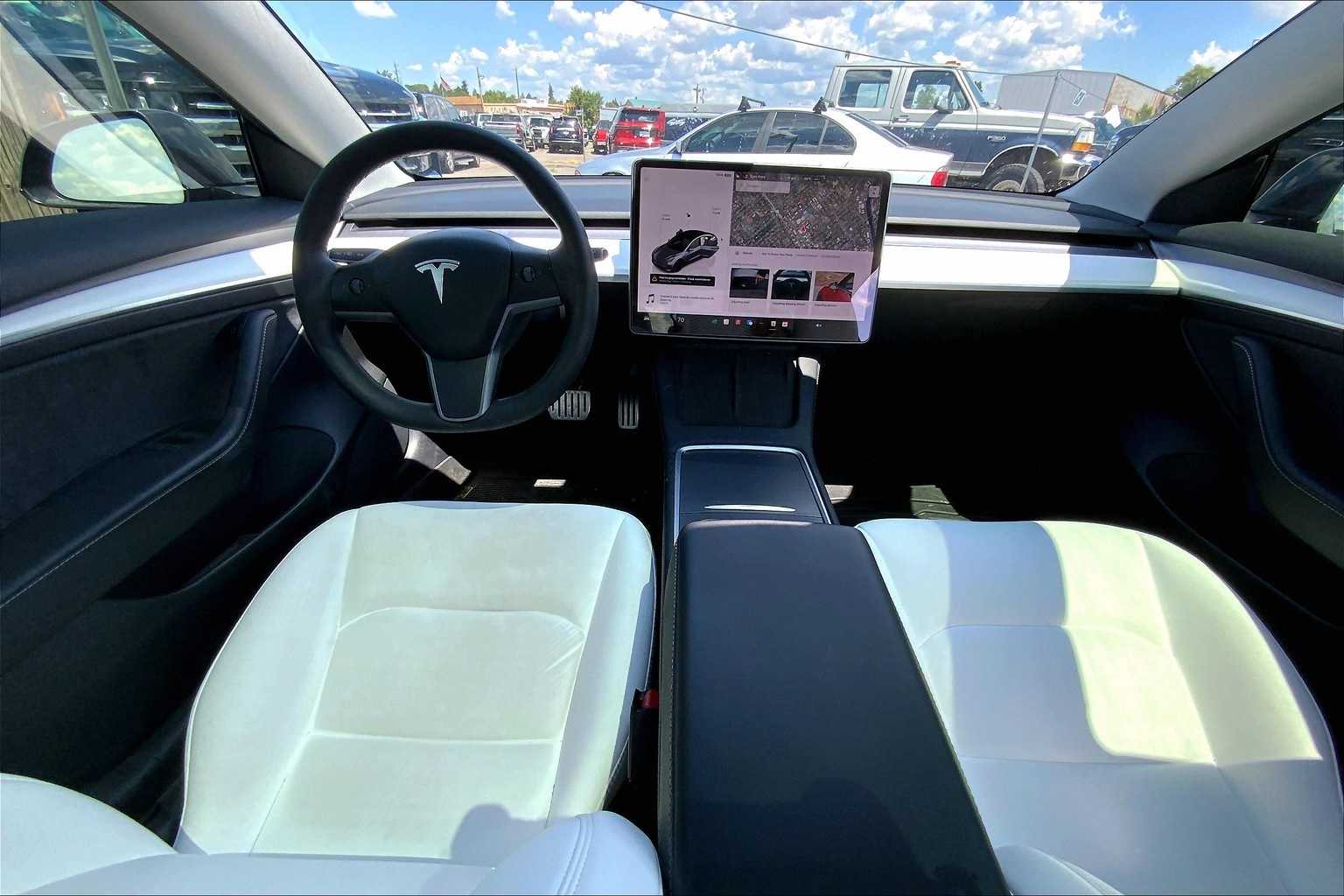Thumbnail: 2023 Tesla Model 3 - 10