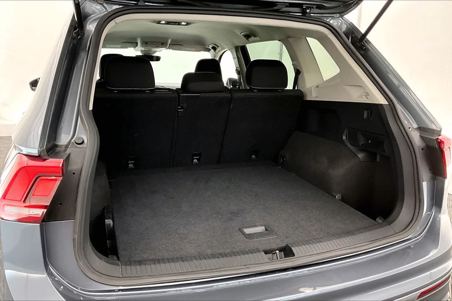 Thumbnail: 2024 Volkswagen Tiguan - 18