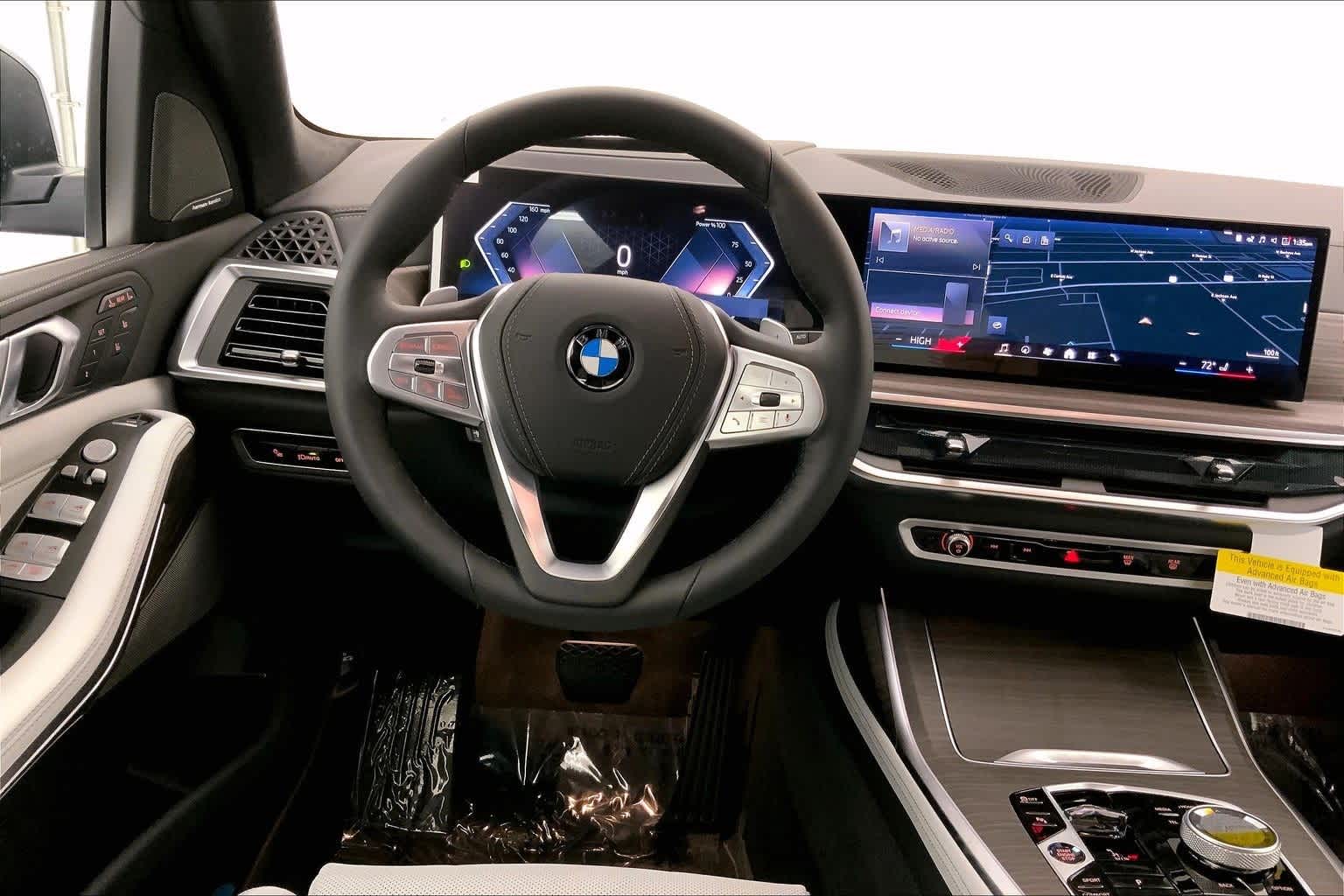 Thumbnail: 2026 BMW X7 - 15