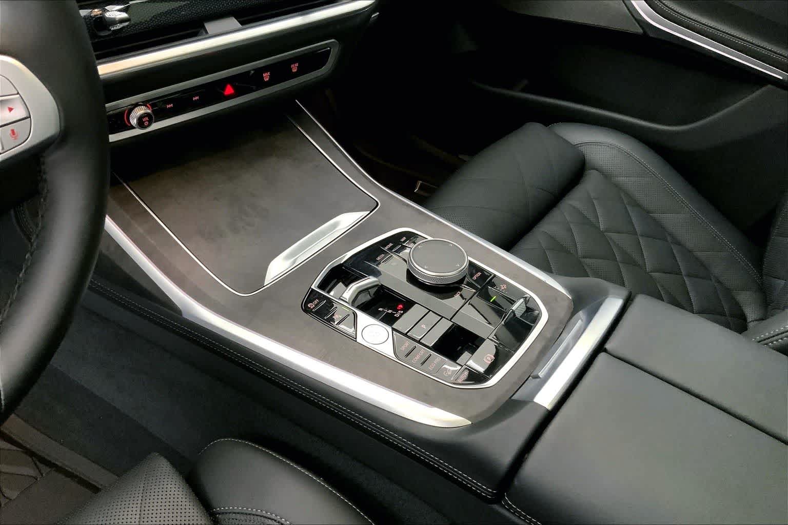 Thumbnail: 2024 BMW X7 - 16