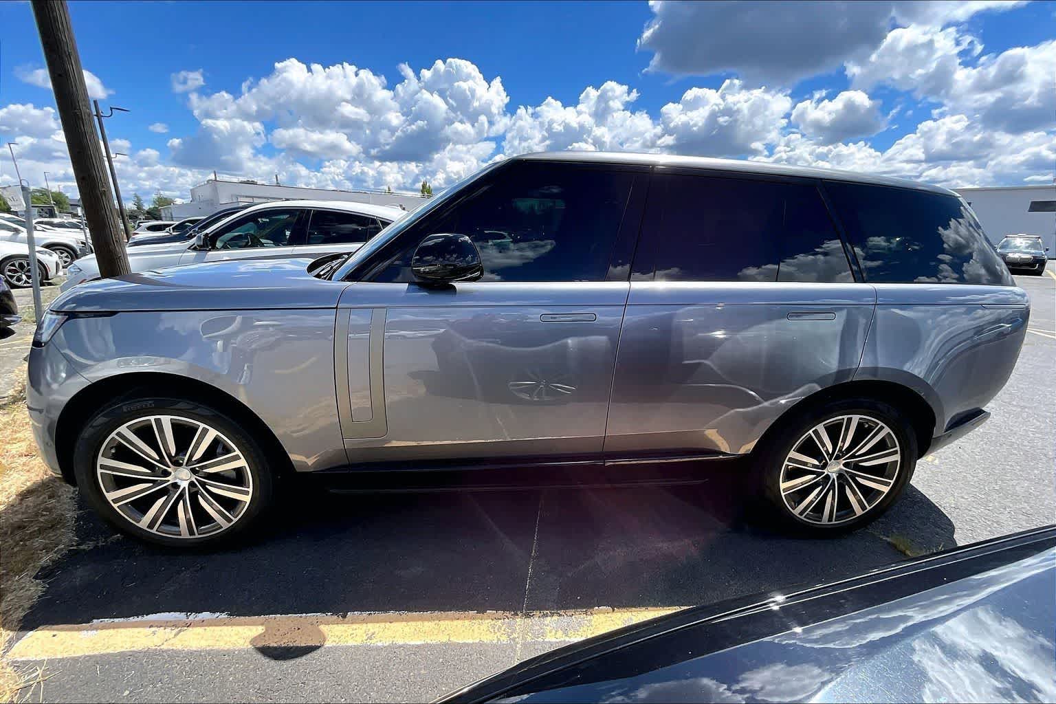 Thumbnail: 2023 Land Rover Range Rover - 3