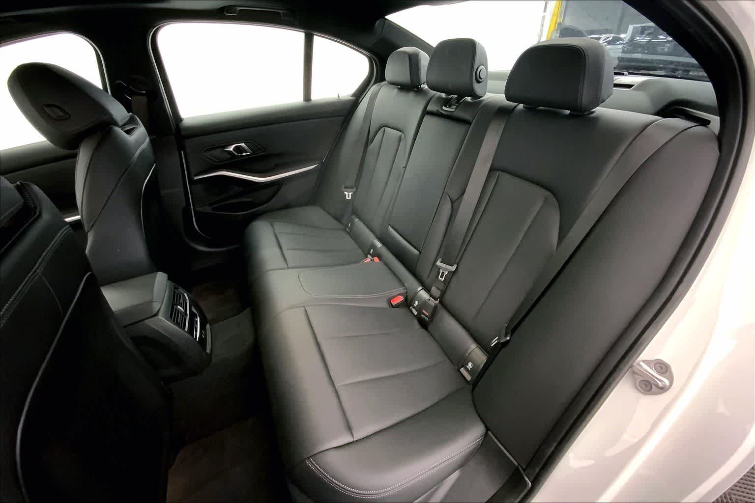 Thumbnail: 2024 BMW 3 Series - 29