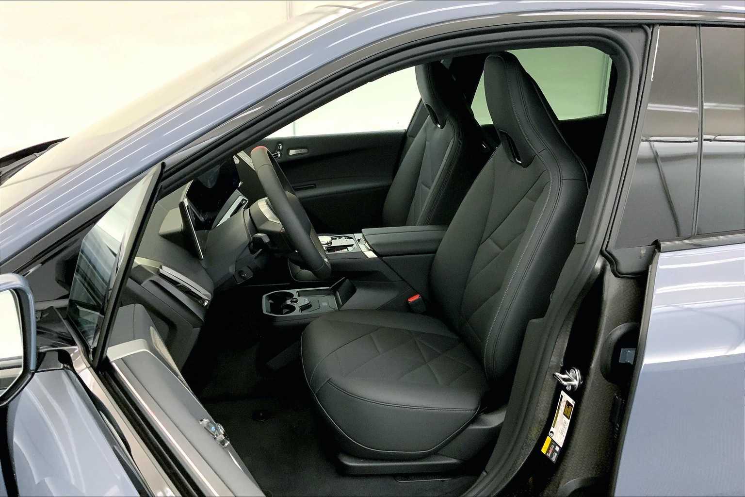 Thumbnail: 2025 BMW iX - 11