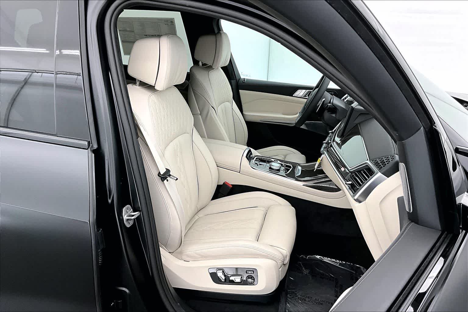 Thumbnail: 2026 BMW X7 - 14