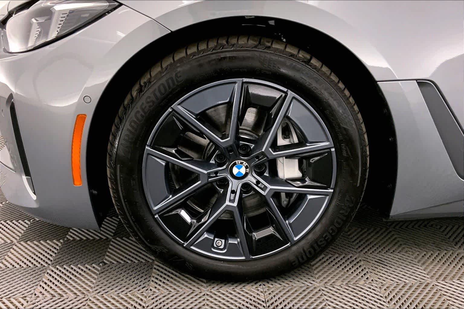 Thumbnail: 2025 BMW i4 - 8