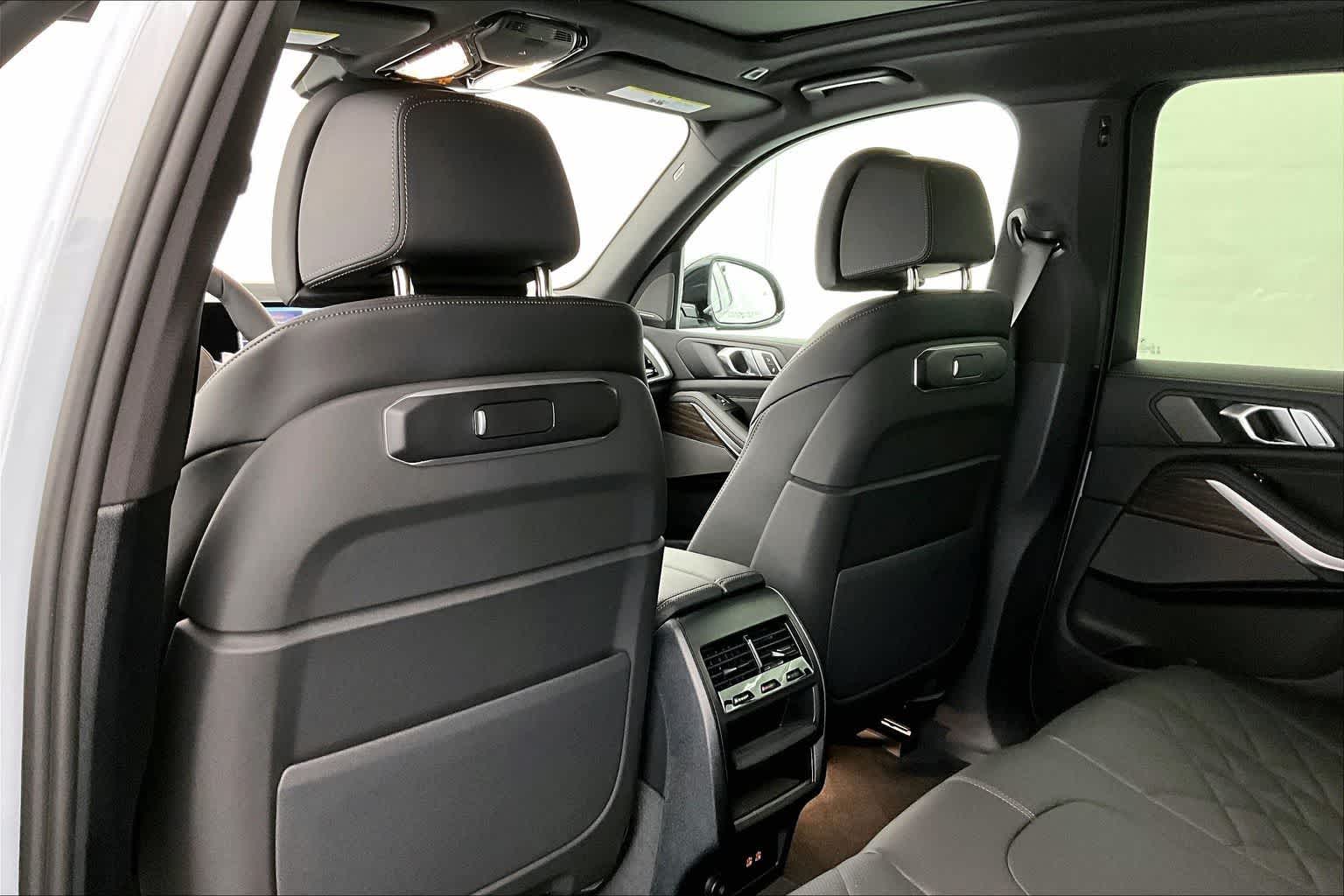 Thumbnail: 2026 BMW X5 - 12