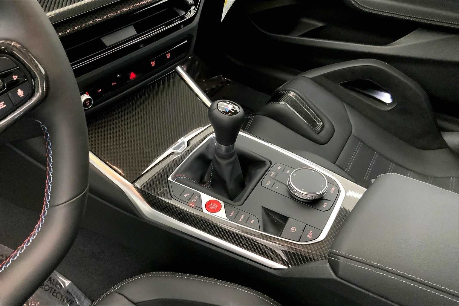 Thumbnail: 2025 BMW M2 - 16