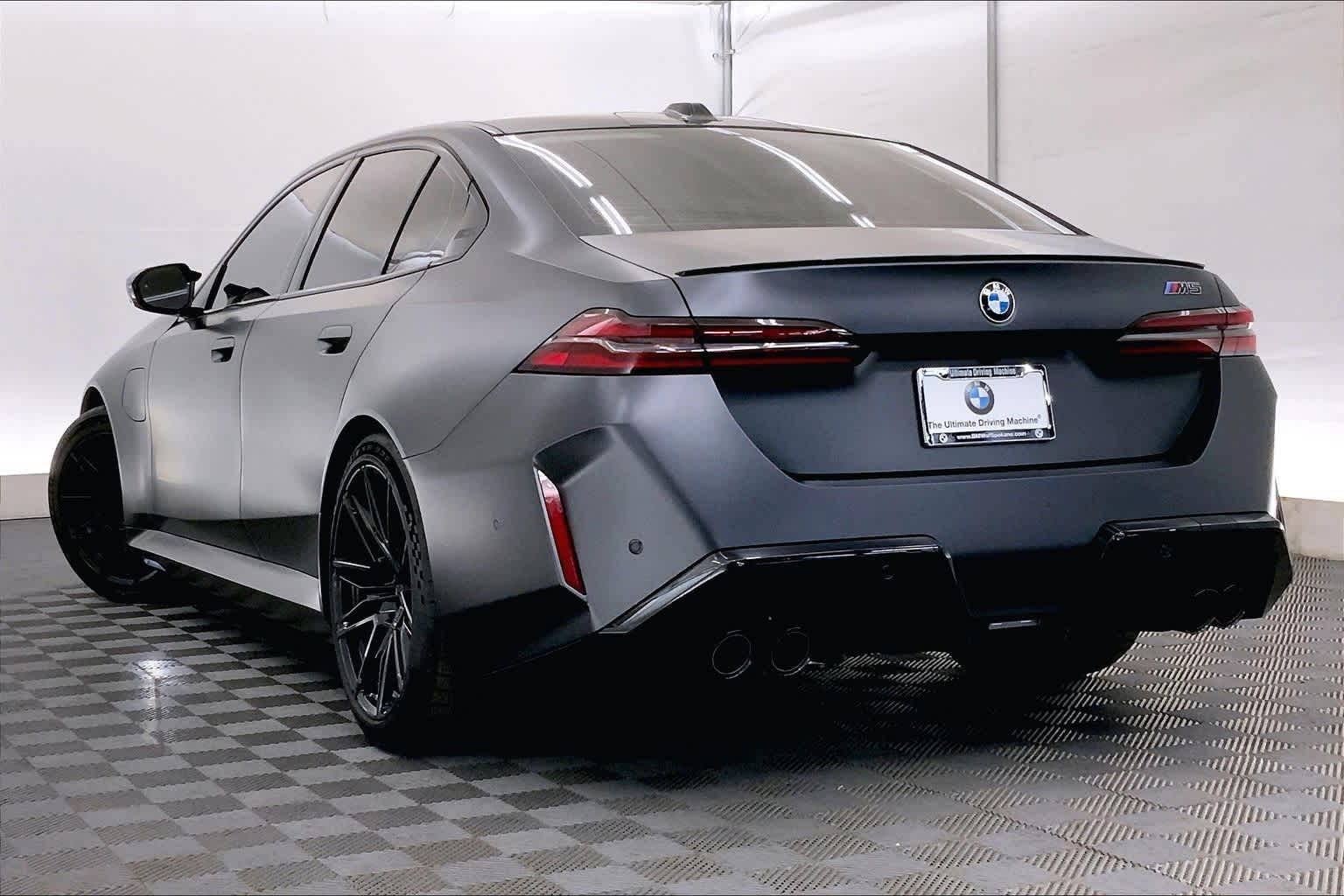 Thumbnail: 2026 BMW M5 - 4