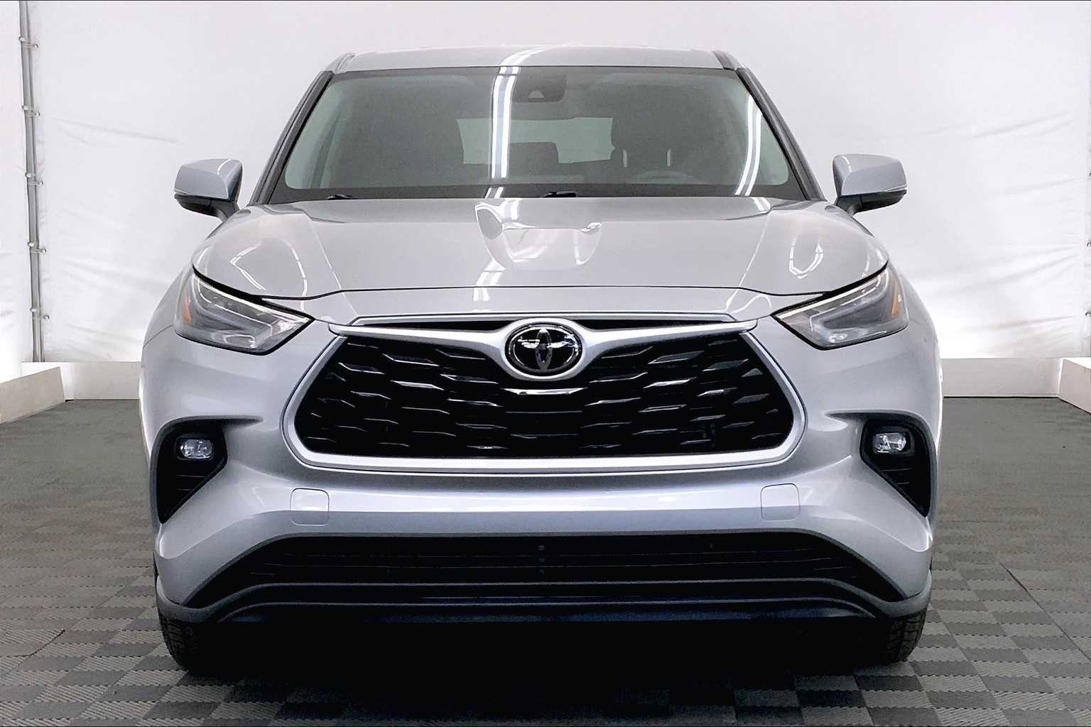 Thumbnail: 2024 Toyota Highlander - 6