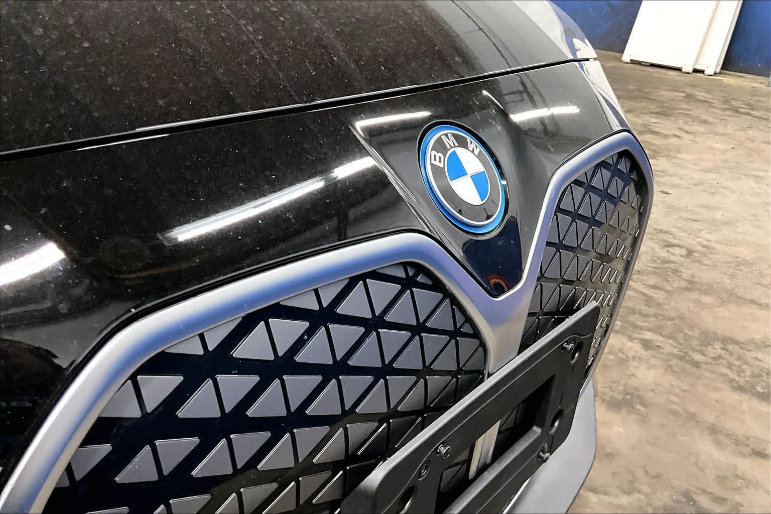 Thumbnail: 2025 BMW i4 - 17