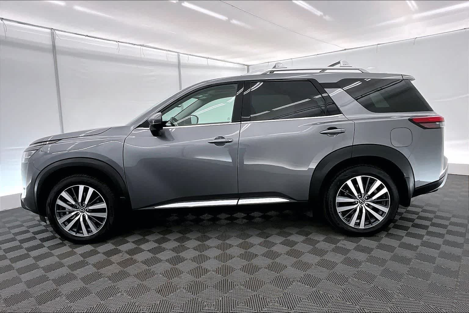 Thumbnail: 2022 Nissan Pathfinder - 3