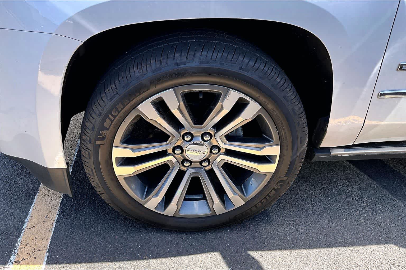 Thumbnail: 2019 GMC Yukon XL - 8