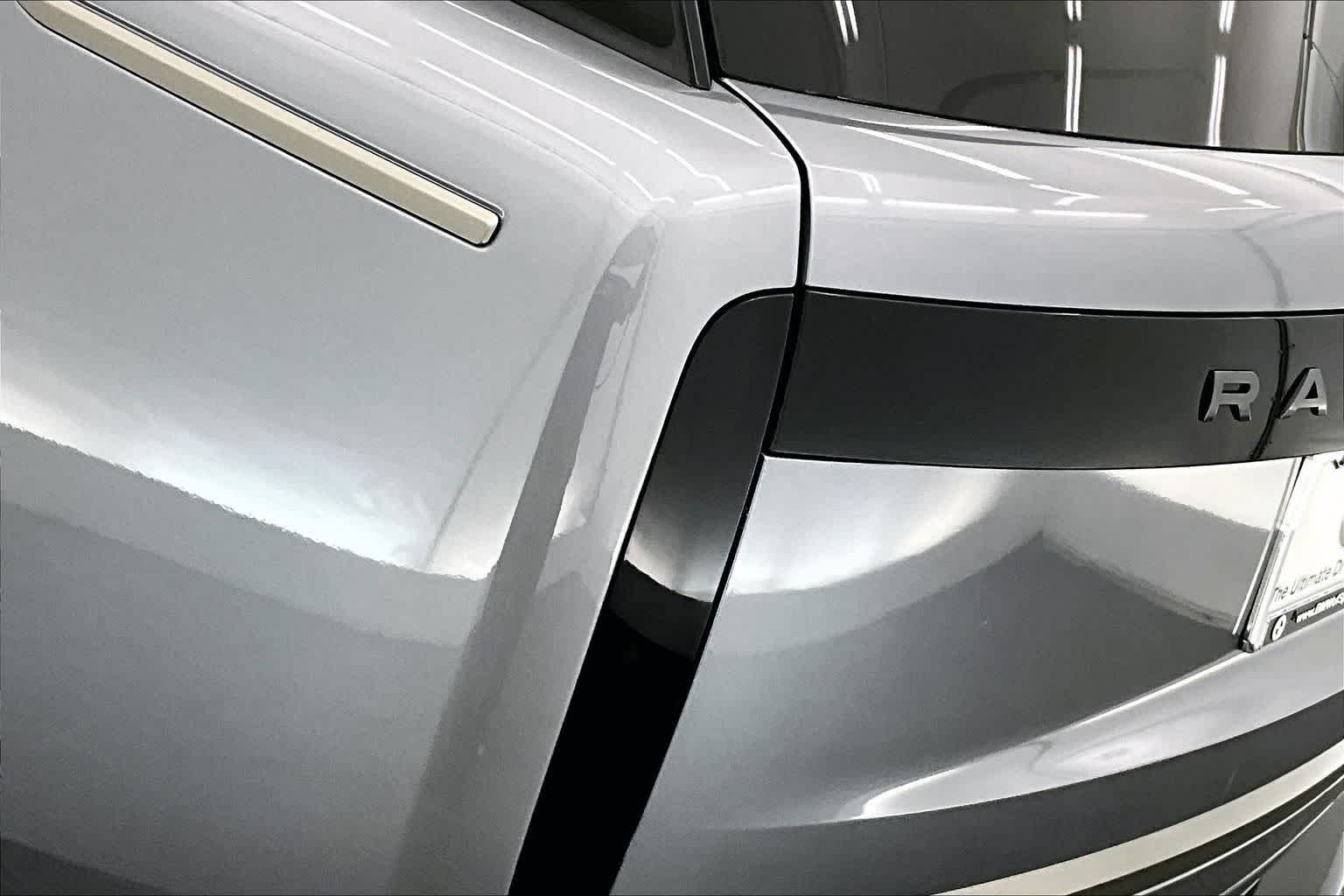 Thumbnail: 2023 Land Rover Range Rover - 32