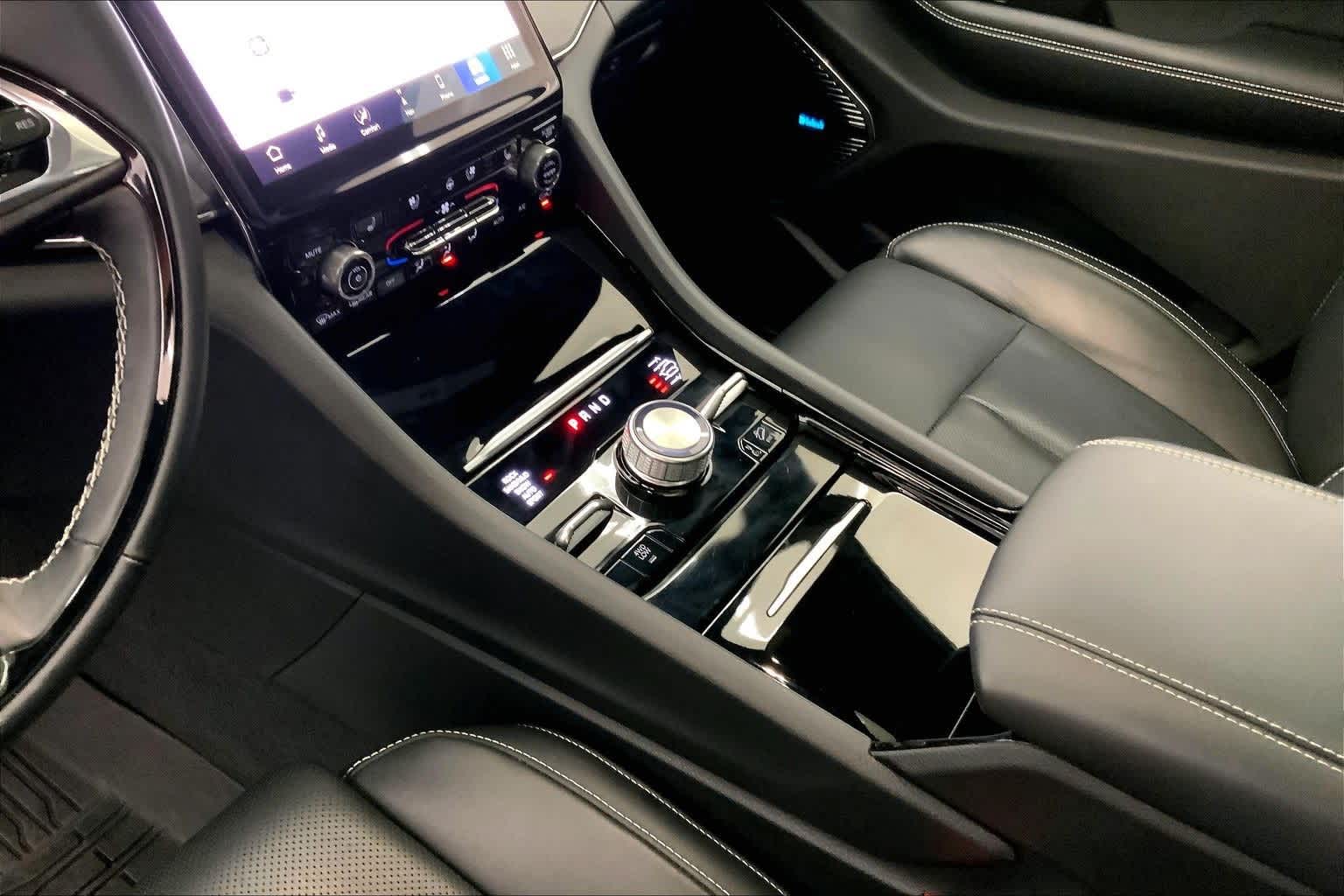 Thumbnail: 2024 Jeep Grand Cherokee - 16