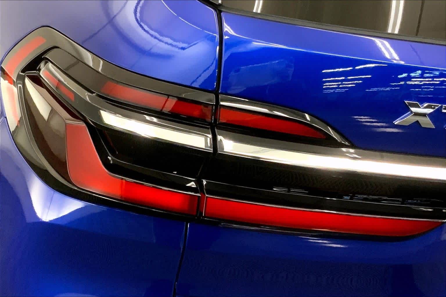 Thumbnail: 2024 BMW X7 - 32