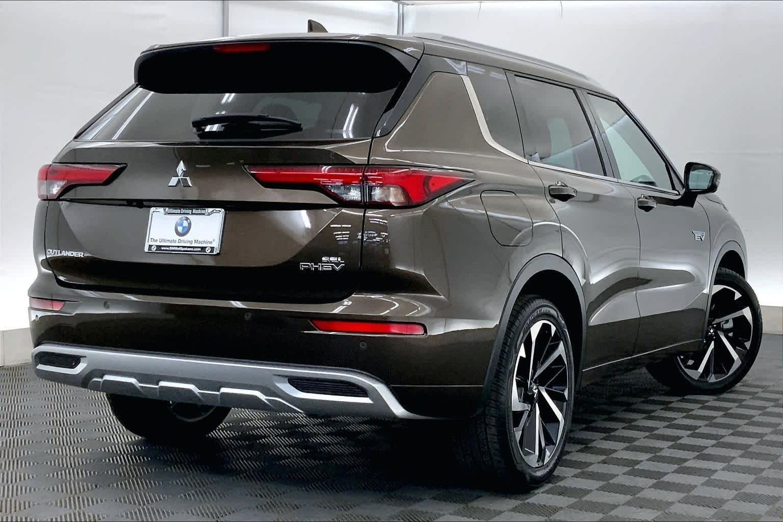 Thumbnail: 2023 Mitsubishi Outlander - 22