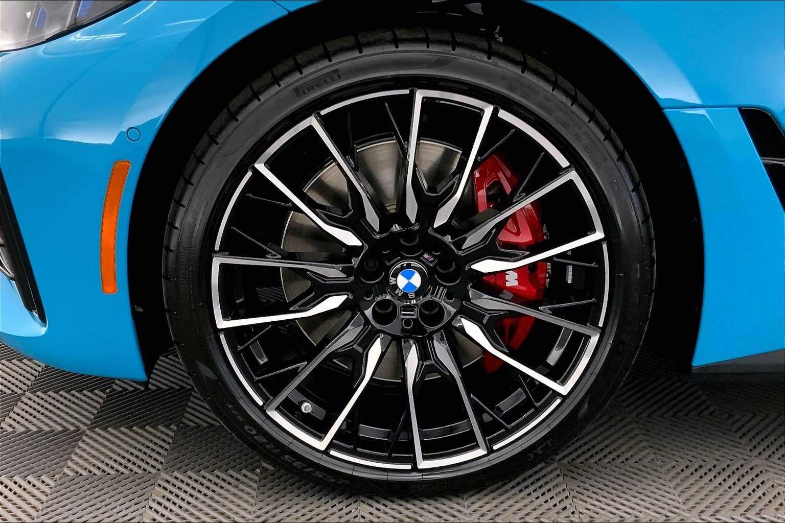 Thumbnail: 2025 BMW i4 - 8