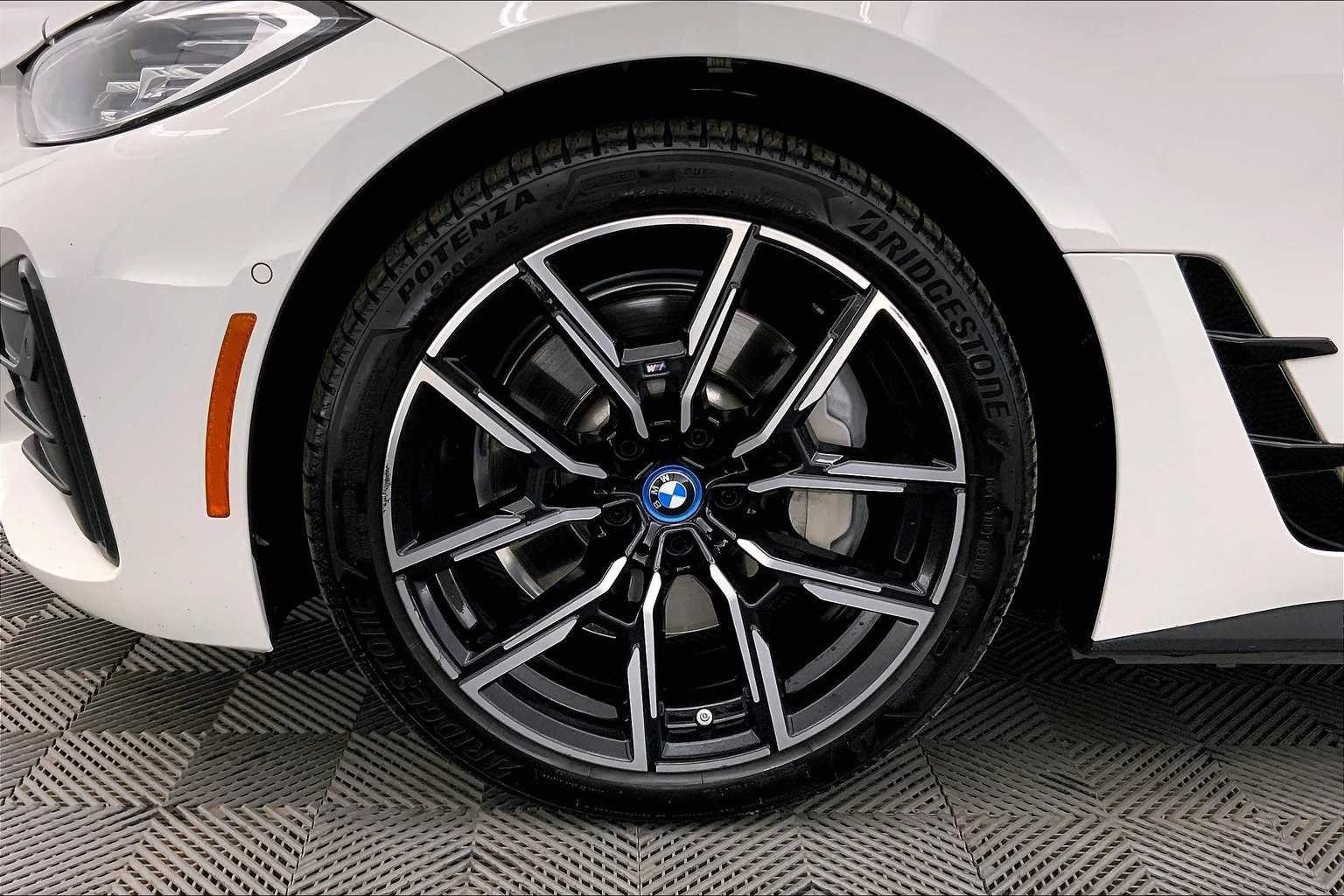 Thumbnail: 2022 BMW i4 - 9
