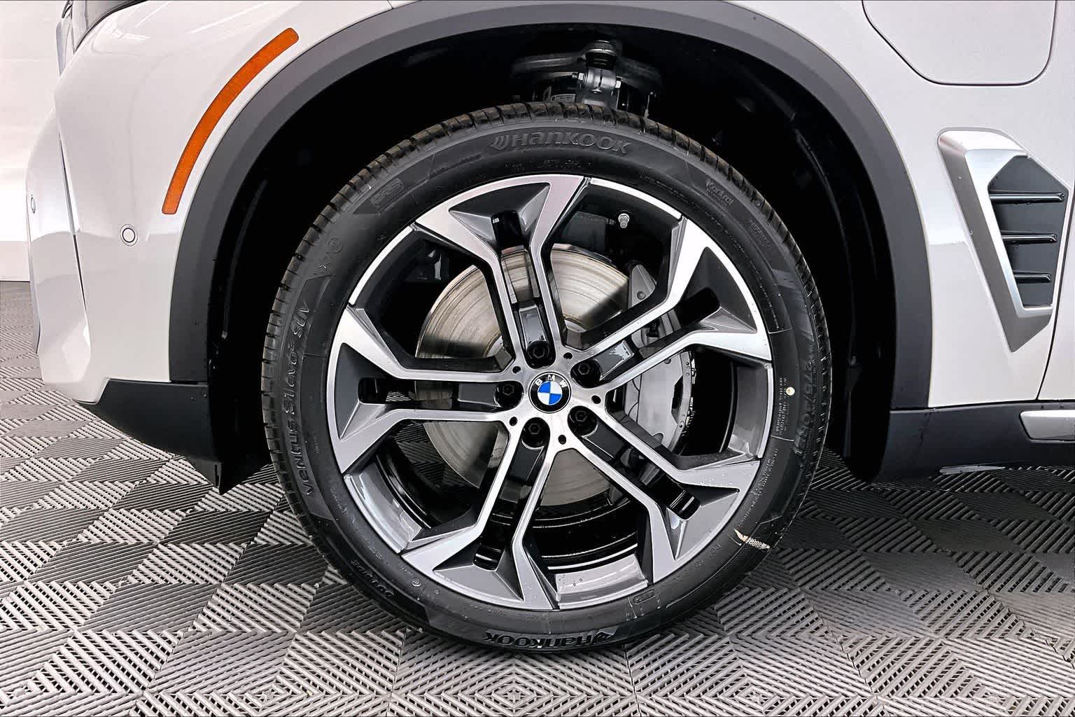 Thumbnail: 2026 BMW X5 - 8