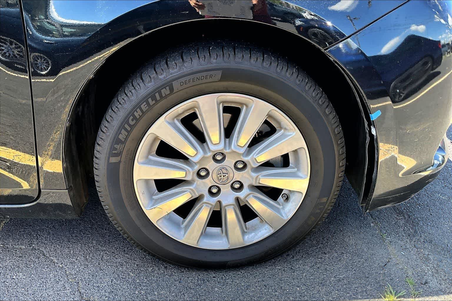 Thumbnail: 2015 Toyota Sienna - 14