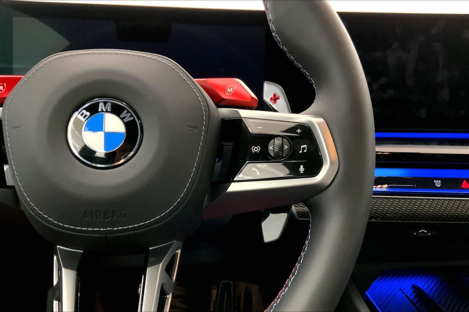 Thumbnail: 2025 BMW M5 - 25