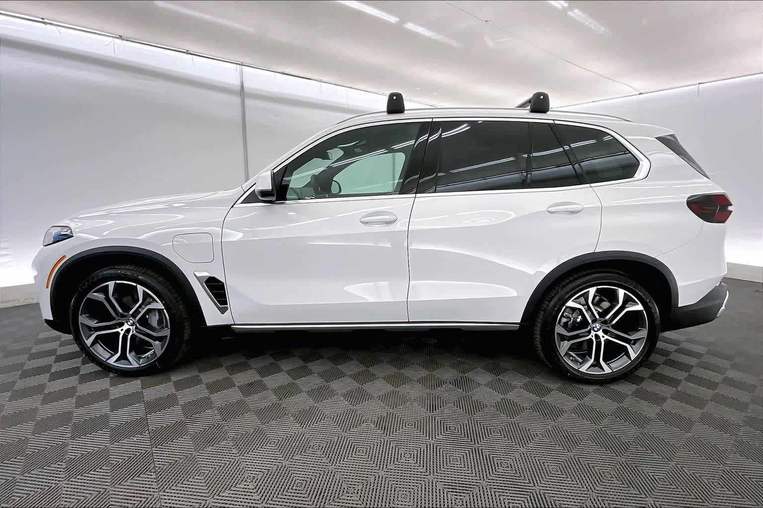 Thumbnail: 2026 BMW X5 - 3