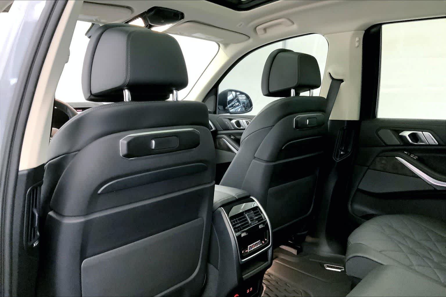 Thumbnail: 2024 BMW X7 - 12