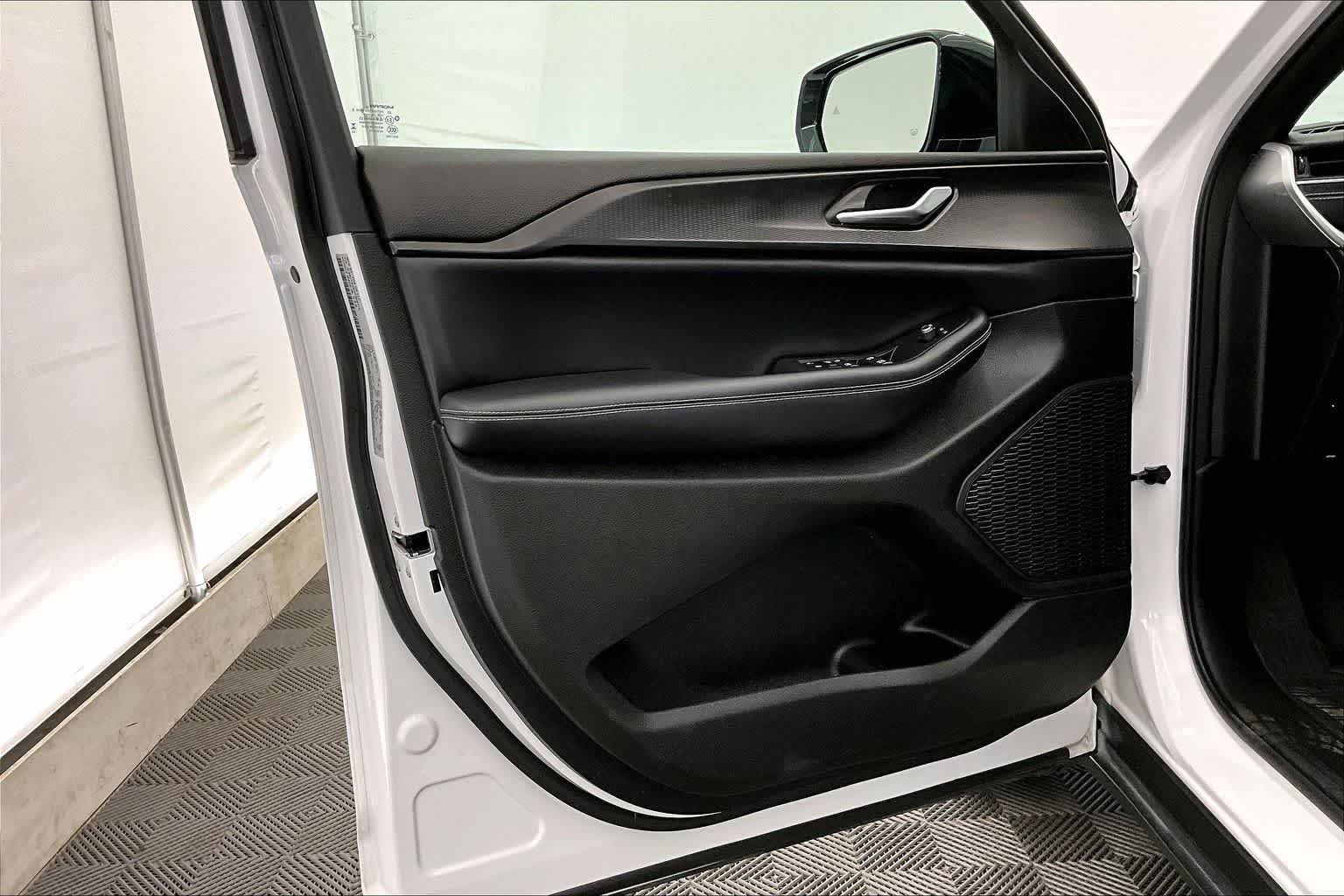 Thumbnail: 2023 Jeep Grand Cherokee - 27