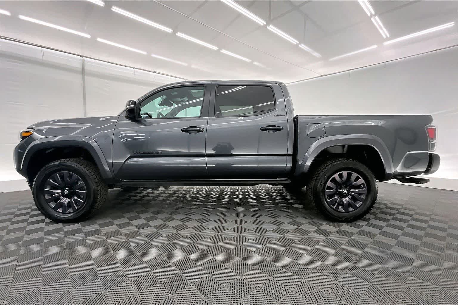 Thumbnail: 2021 Toyota Tacoma - 3