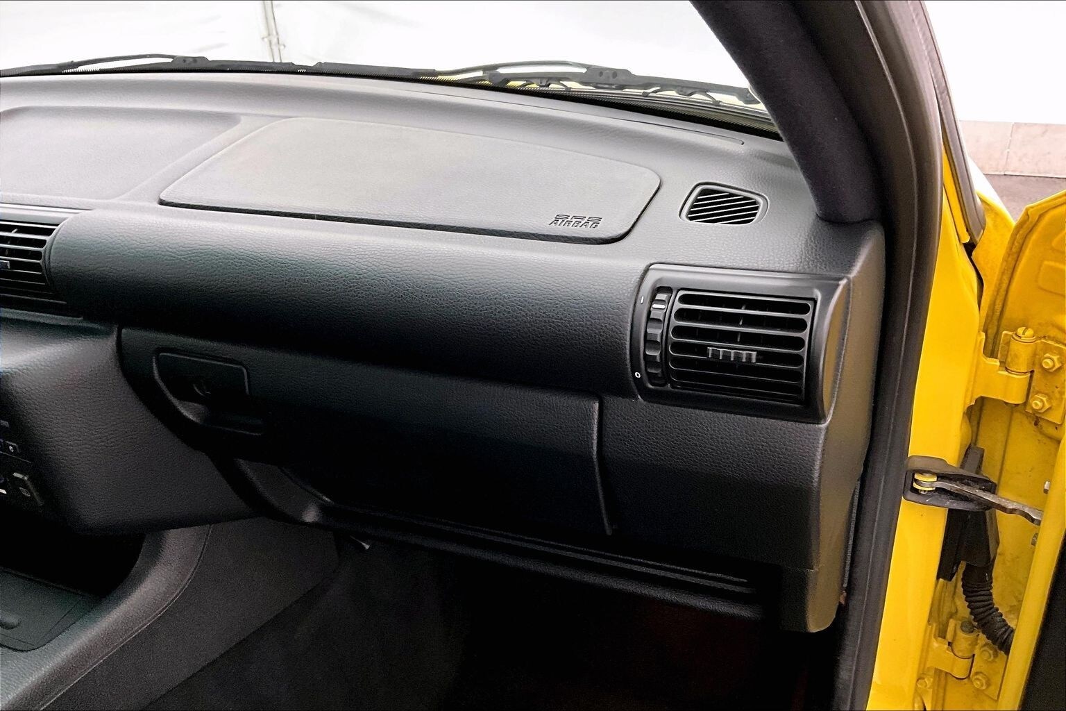 Thumbnail: 2000 BMW 2 Series - 22