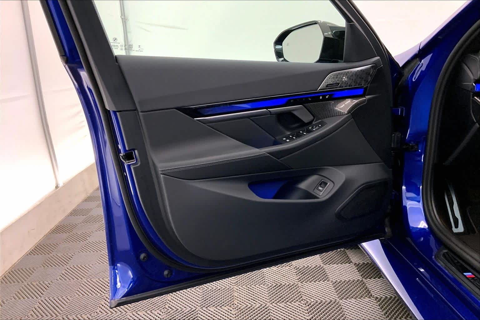 Thumbnail: 2025 BMW M5 - 27